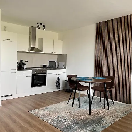 River Main I Taunus View I Workplace I Kitchen Apartment