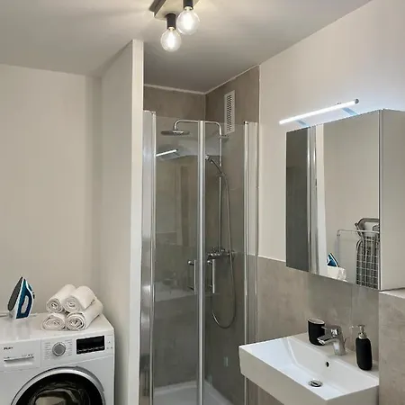 Apartment River Main I Taunus View I Workplace I Kitchen Offenbach am Main