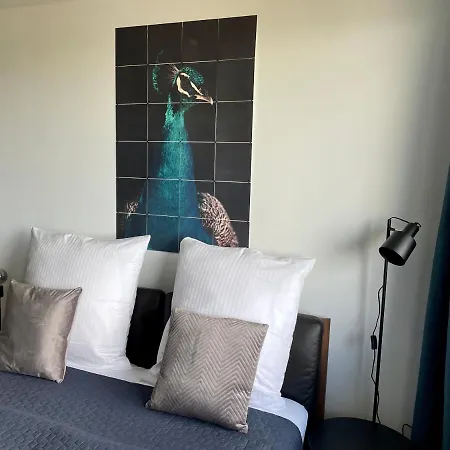 River Main I Taunus View I Workplace I Kitchen Apartment Offenbach am Main