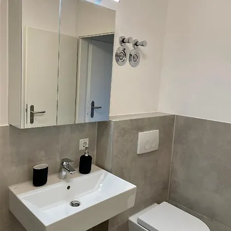 Apartment River Main I Taunus View I Workplace I Kitchen Offenbach am Main